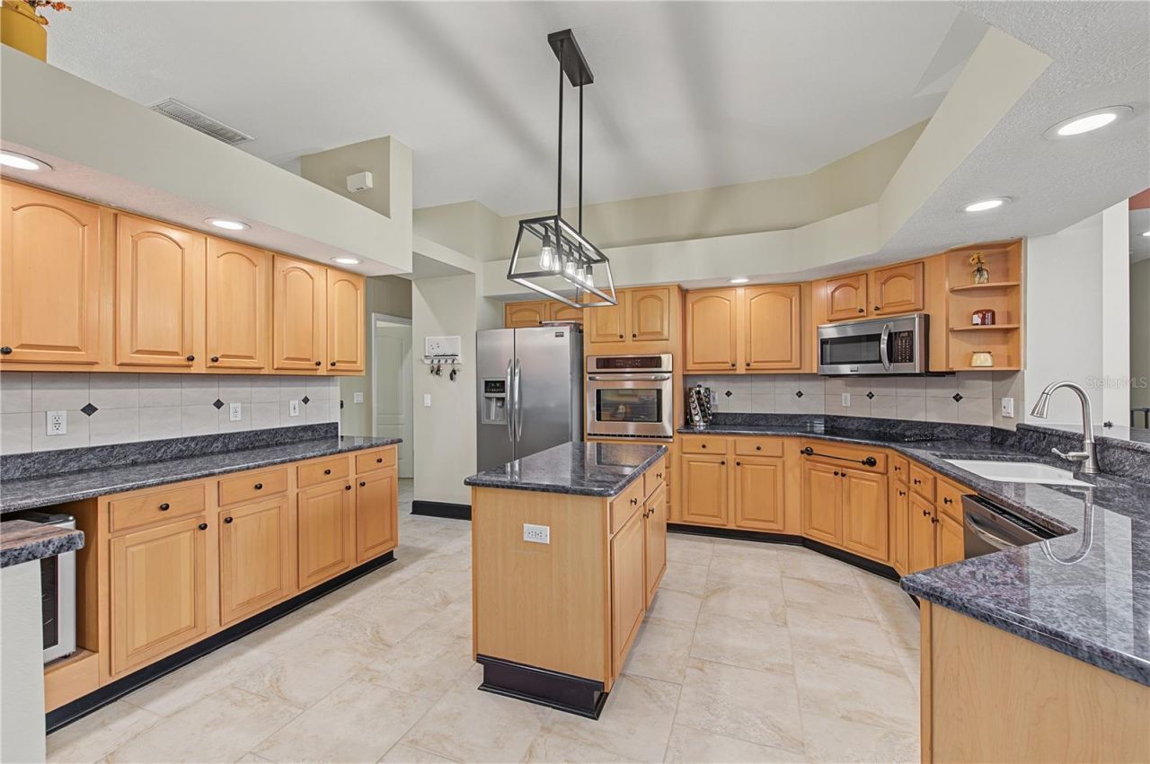 5109 Sylvan Oaks Drive, Valrico, FL 33596 Photo