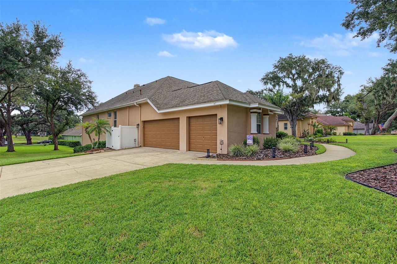 5109 Sylvan Oaks Drive, Valrico, FL 33596 Photo