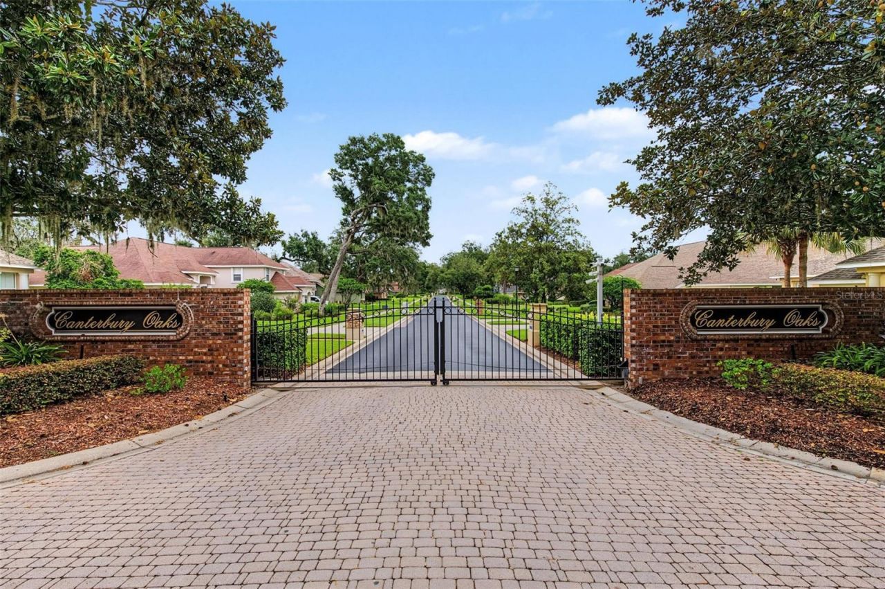 5109 Sylvan Oaks Drive, Valrico, FL 33596 Photo