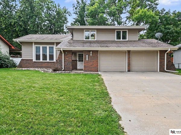 14517 R Street, Omaha, NE 68137