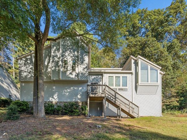 587 Farmbrook Trail NE, Kennesaw, GA 30144