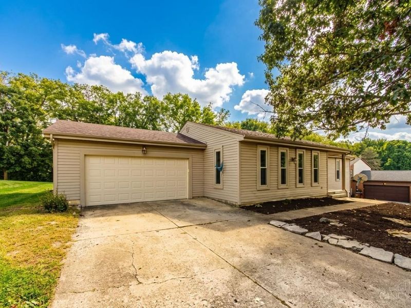 5894 Red Oak Drive, Fairfield, OH 45014 Photo 2