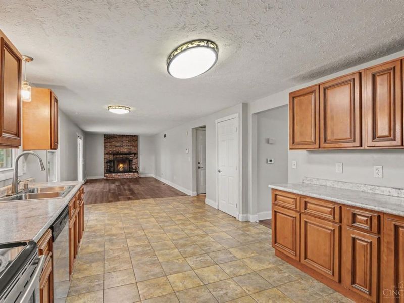 11258 Lodgeview Court, Forest Park, OH 45240 Photo 4