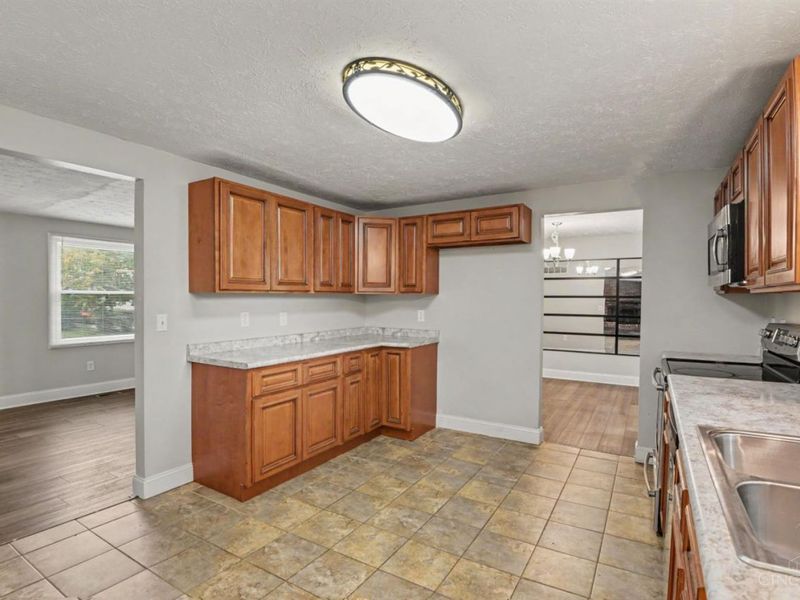 11258 Lodgeview Court, Forest Park, OH 45240 Photo 9
