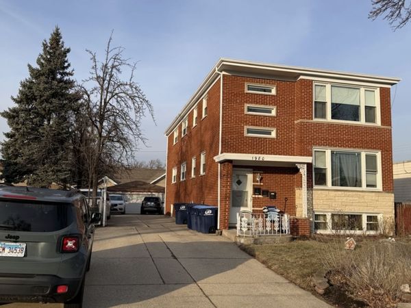 1980 Howard Avenue , Des Plaines, IL 60018