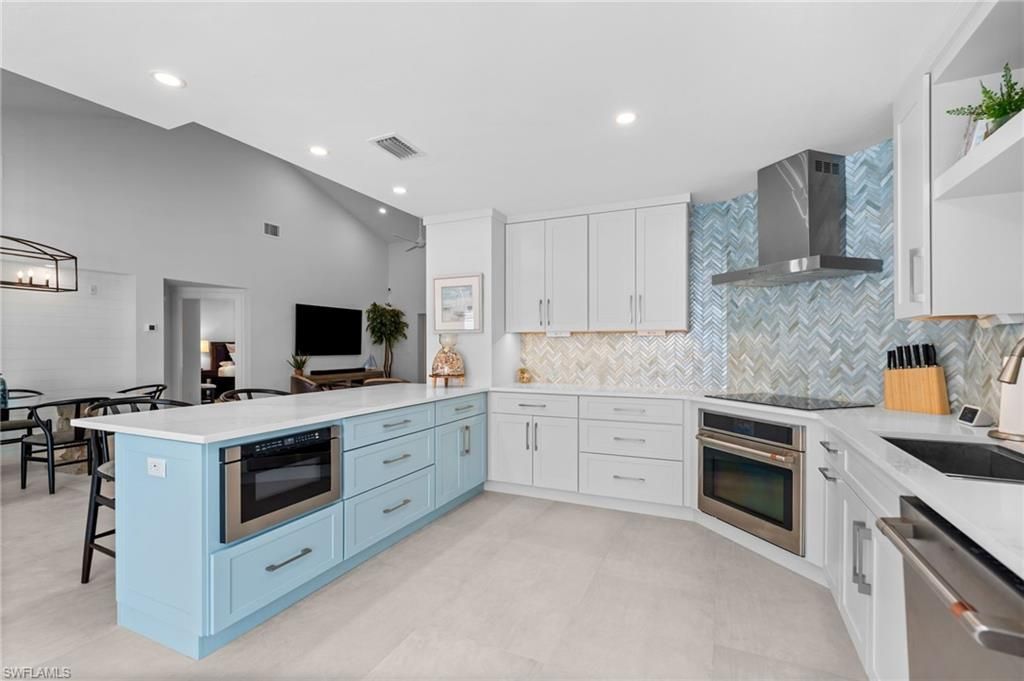 6855 San Marino Dr, Unit 201B, Naples, FL 34108 Photo