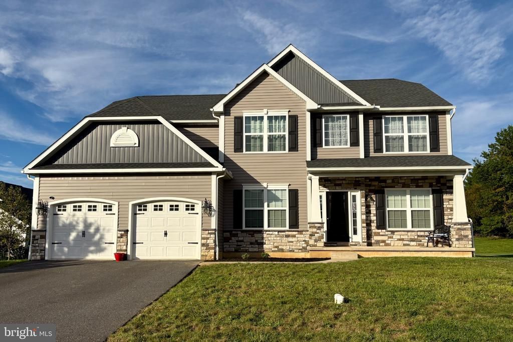116 SIANNA CIRCLE , WERNERSVILLE, PA 19565