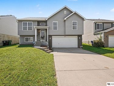 19509 V Street, Omaha, NE 68135