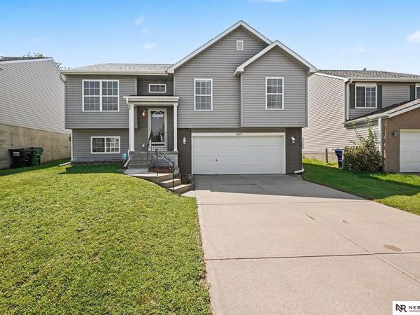 19509 V Street, Omaha, NE 68135