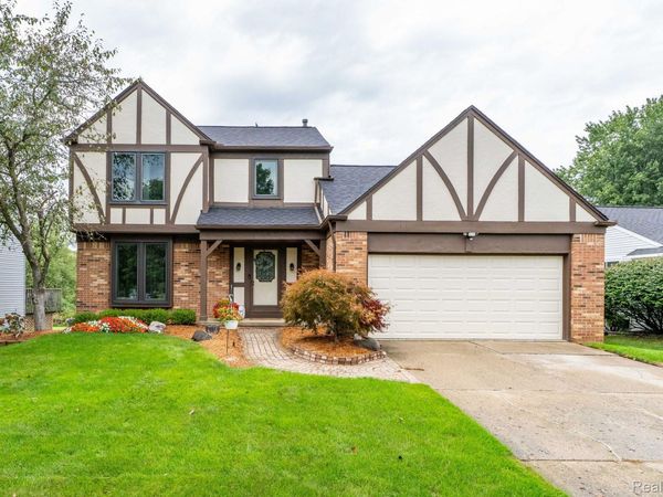 984 Coach House Lane , Waterford Township, Mi 48327