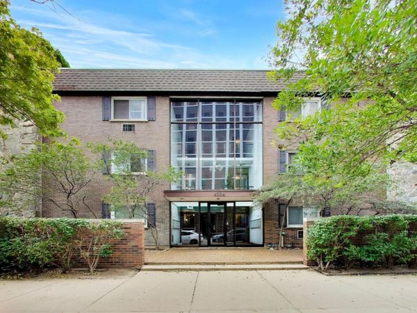 4334 N CLARENDON Avenue, Unit 102, Chicago, IL 60613