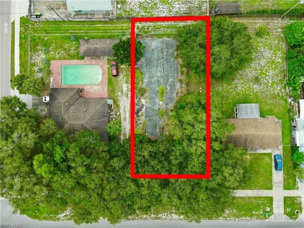 1003 New Market RD W, IMMOKALEE, FL 34142