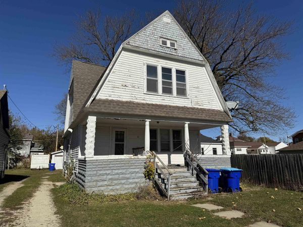 11 NW 2nd Street, Oelwein, IA 50662