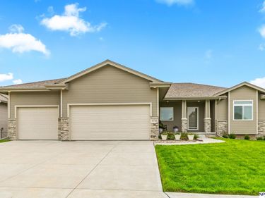 4716 N 205 Avenue, Omaha, NE 68022