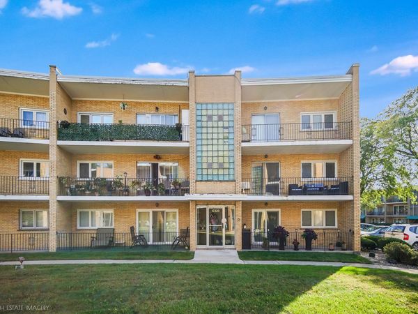 10320 S Pulaski Road , Unit 205A, Oak Lawn, IL 60453