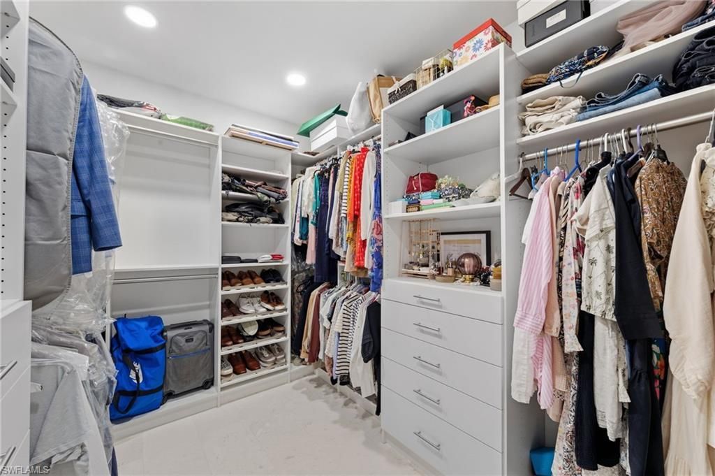 9235 The Ln , Naples, FL 34109 Photo