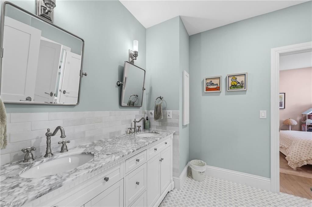9235 The Ln , Naples, FL 34109 Photo