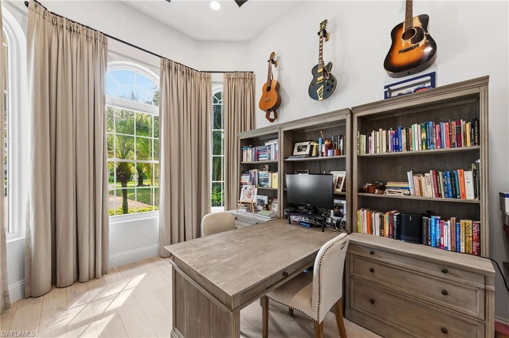9235 The Ln , Naples, FL 34109 Photo