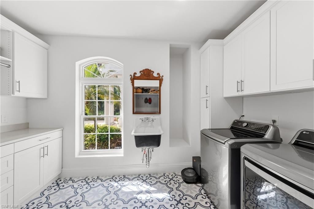 9235 The Ln , Naples, FL 34109 Photo