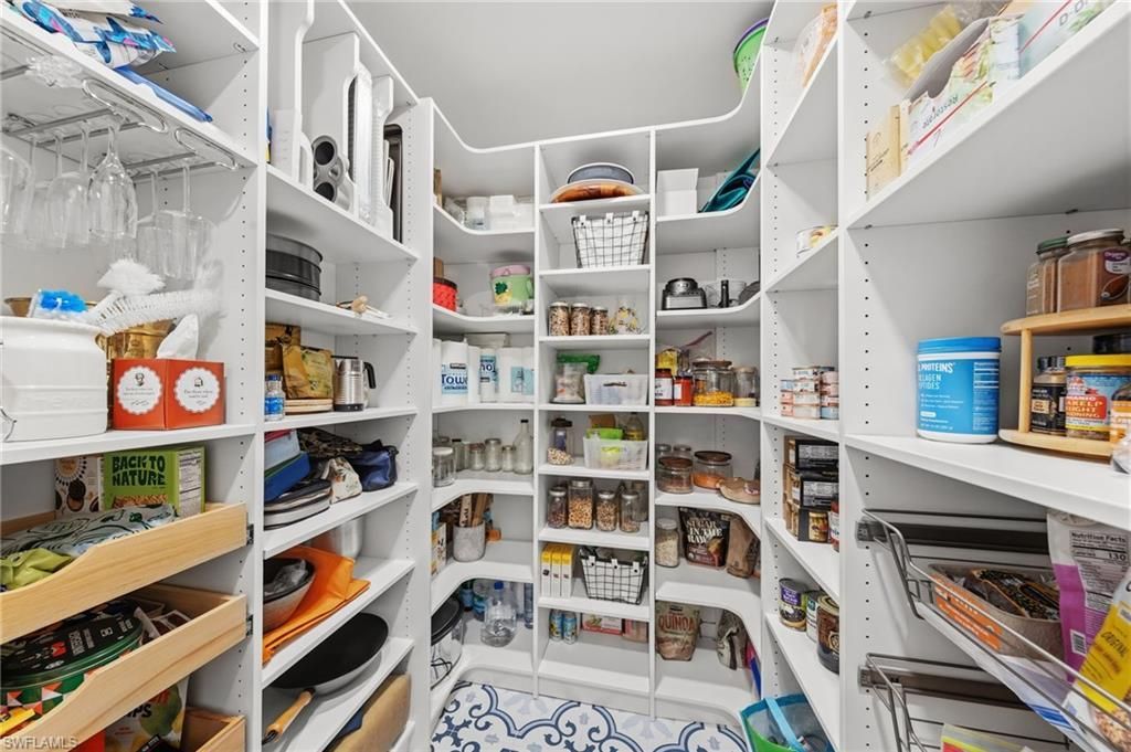 9235 The Ln , Naples, FL 34109 Photo