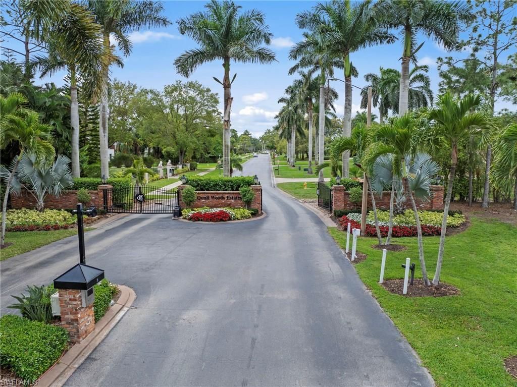 9235 The Ln , Naples, FL 34109 Photo