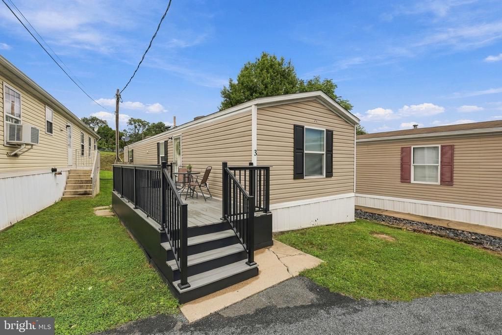 3 PLEASANT HILL AVENUE , AKRON, PA 17501