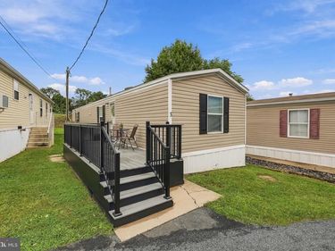 3 PLEASANT HILL AVENUE, AKRON, PA 17501