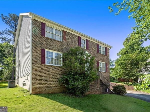 2260 Deer Oaks Trail, Lawrenceville, GA 30044