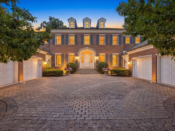 665 Plumtree Road , Glen Ellyn, IL 60137