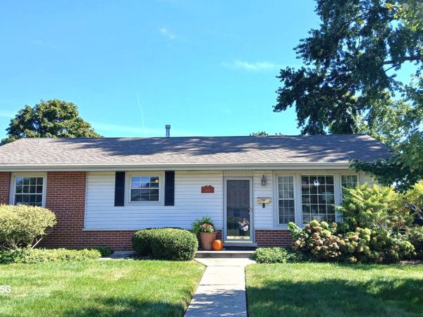 13039 W Playfield Drive, Crestwood, IL 60418