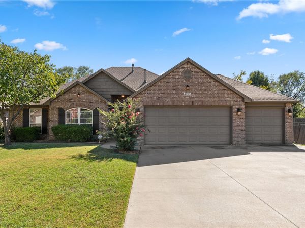 4215 SE Fairview Road , Bartlesville, OK 74006