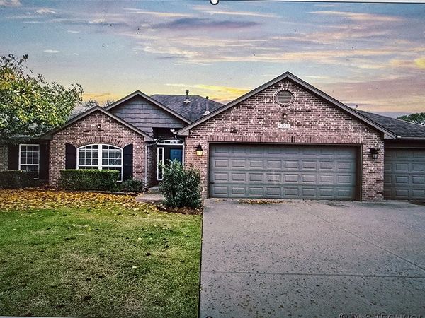 4215 SE Fairview Road , Bartlesville, OK 74006