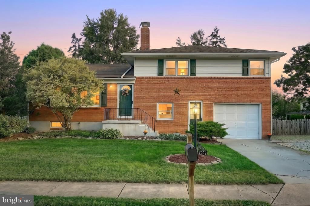 2022 NORTH DRIVE , YORK, PA 17408