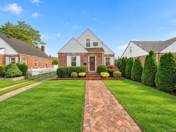61 Stephen Place, Valley Stream, NY 11580