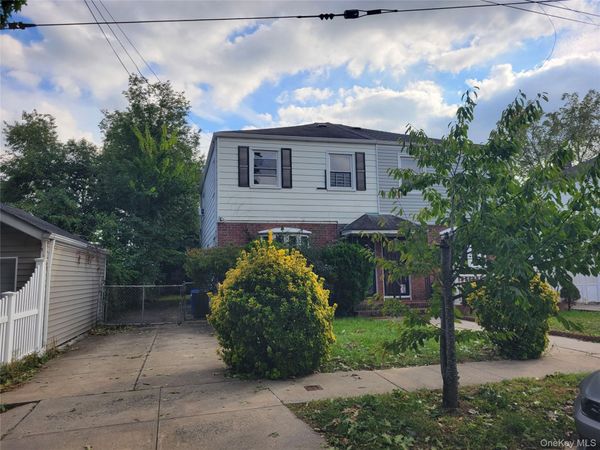 164-38 76th Road , Fresh Meadows, NY 11366