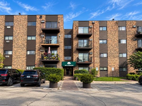8970 N Parkside Avenue , Unit 113, Des Plaines, IL 60016