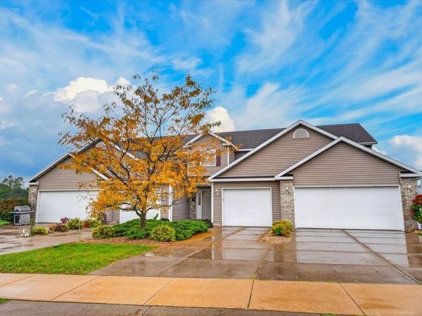 215 Douglas Drive, Brooklyn, WI 53521