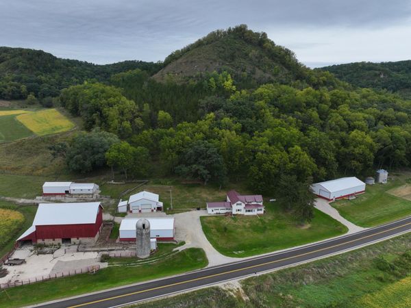 9516 County 4, Houston, MN 55943