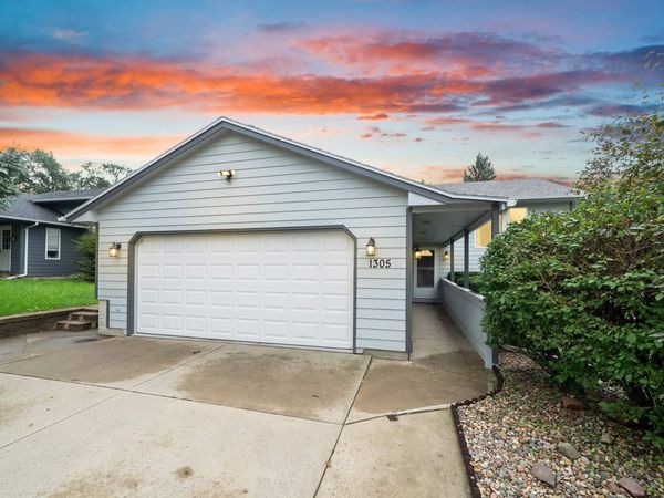 1305 E Old Hickory Pl, Sioux Falls, SD 57104