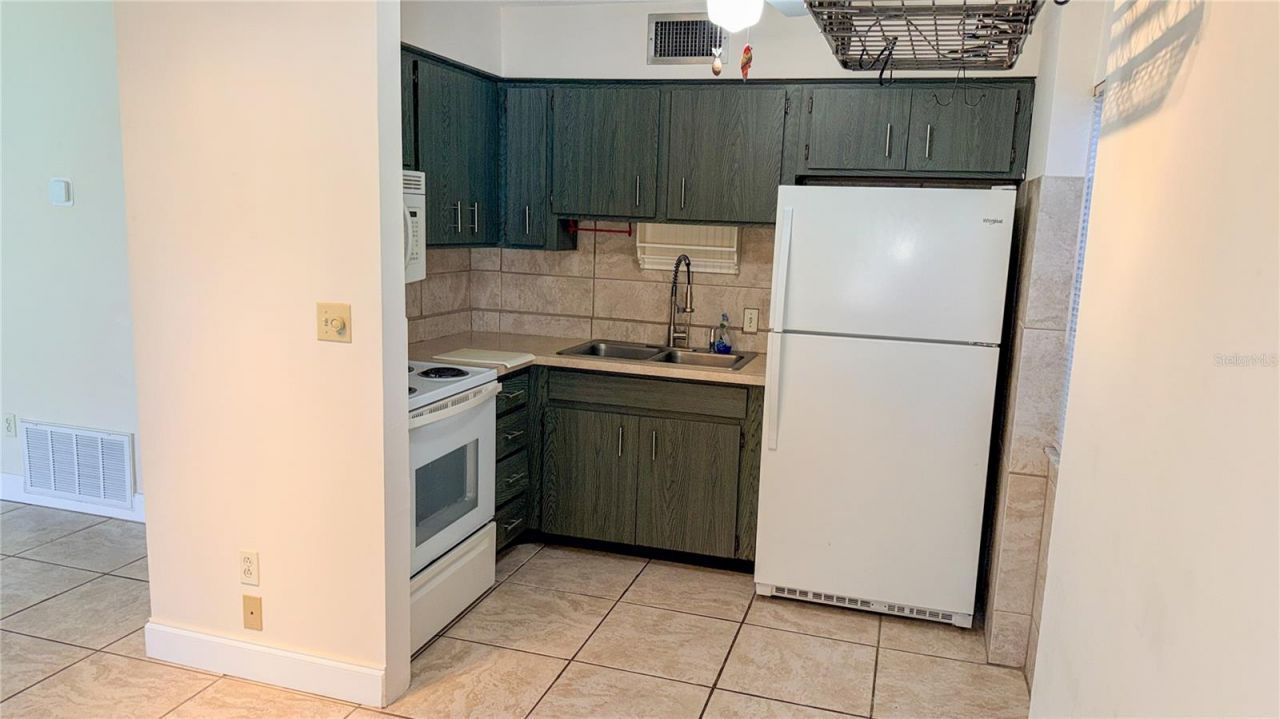 2920 Clark Road, Unit 204, Sarasota, FL 34231 Photo