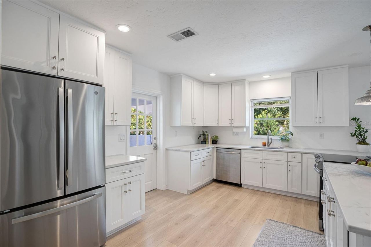 2482 Wisteria Street, Sarasota, FL 34239 Photo