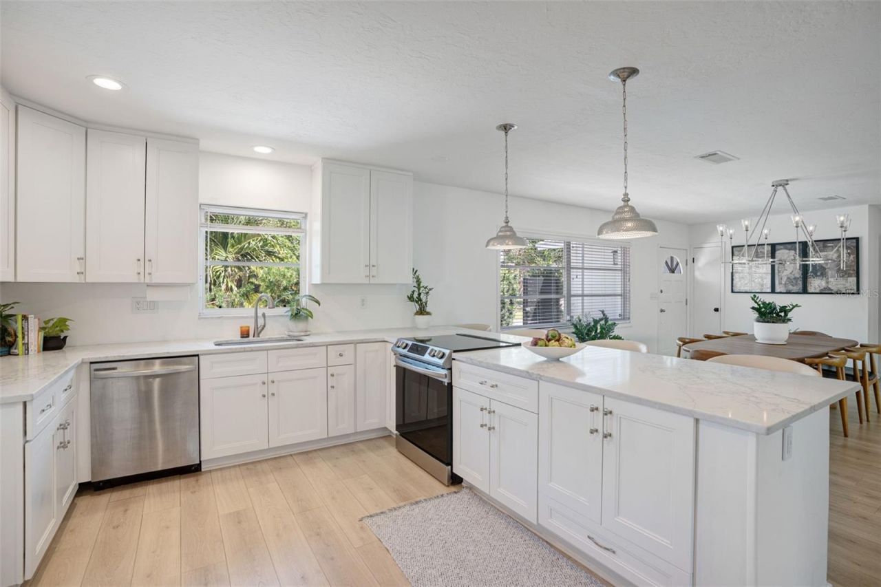 2482 Wisteria Street, Sarasota, FL 34239 Photo