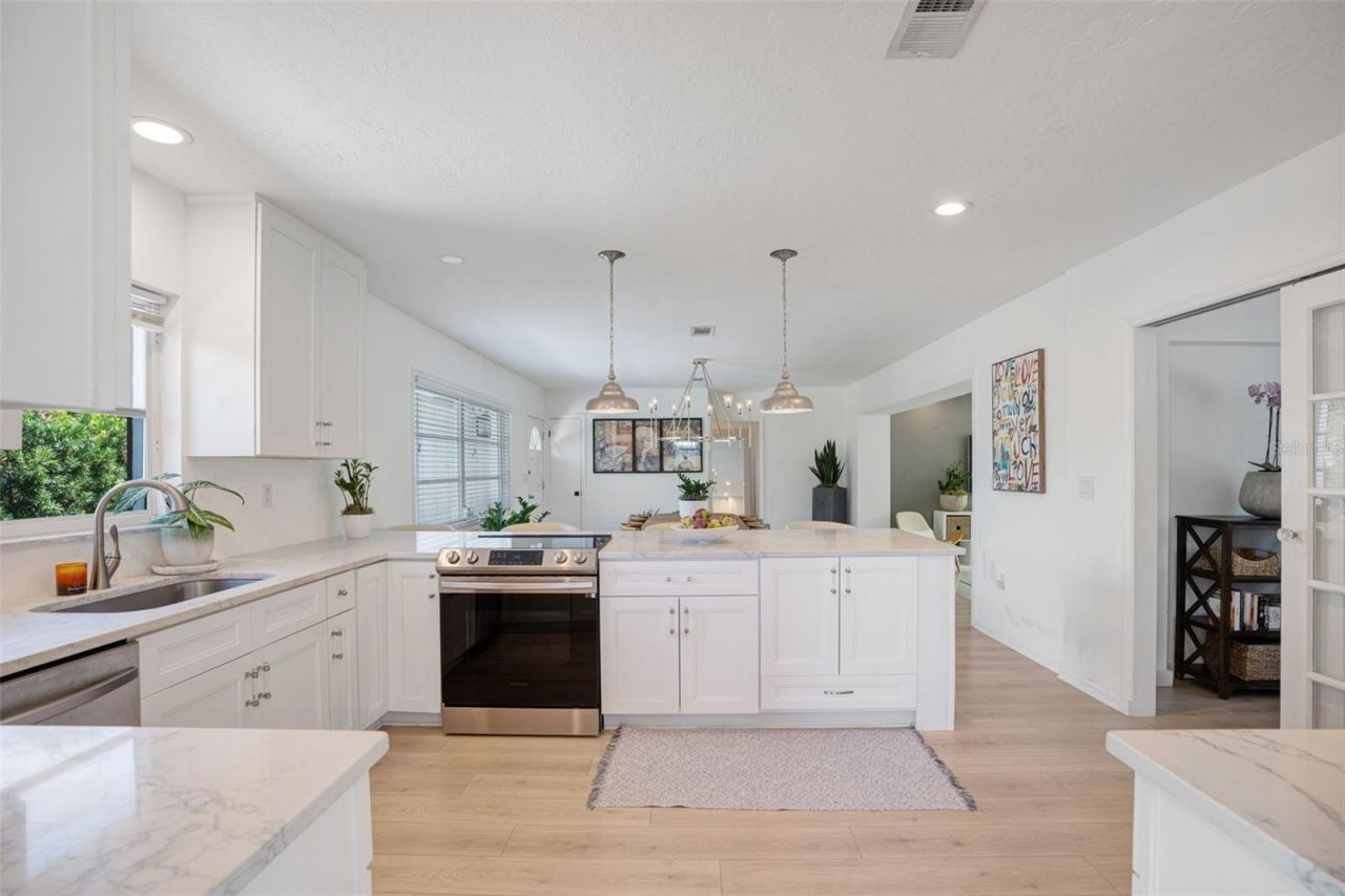 2482 Wisteria Street, Sarasota, FL 34239 Photo