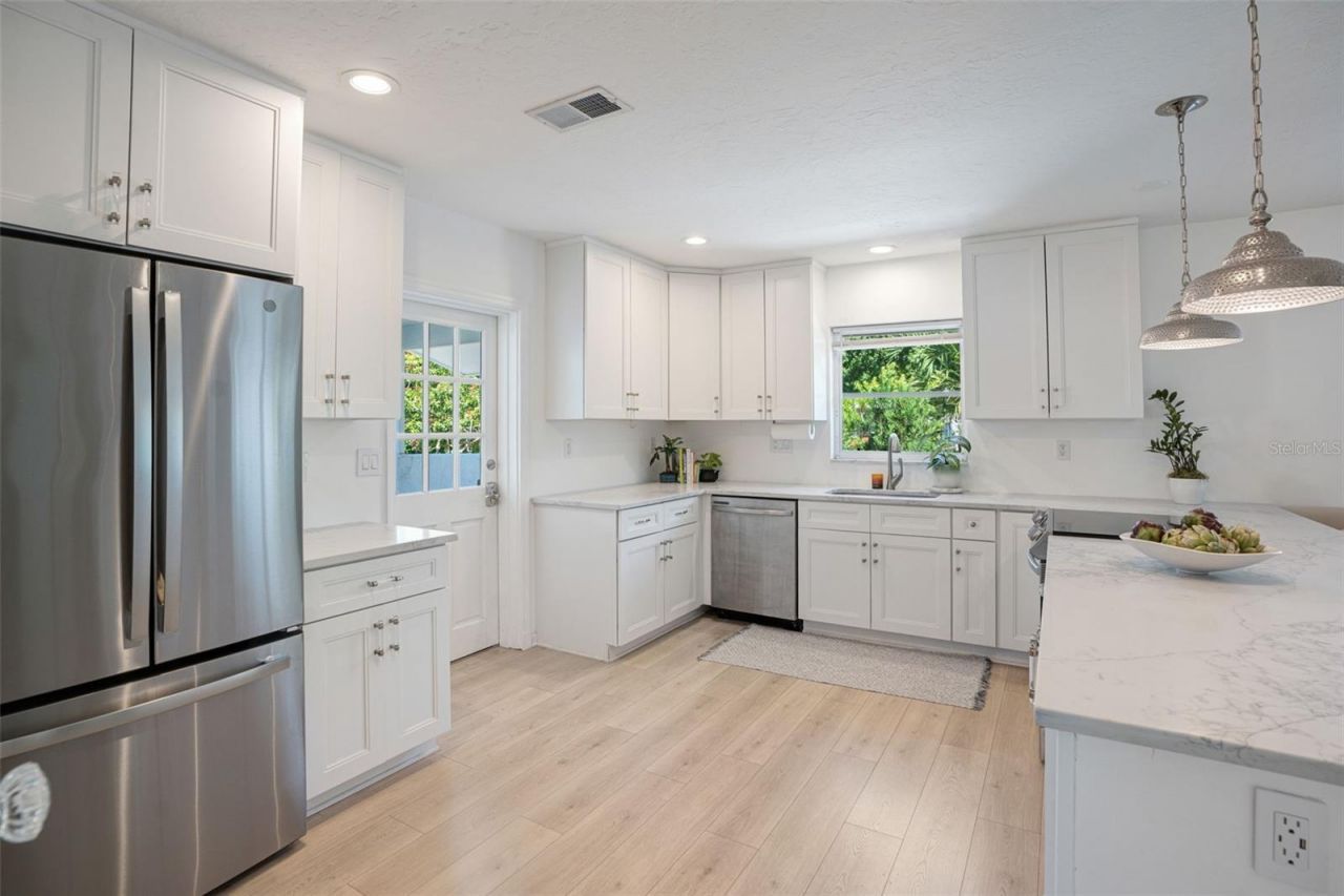 2482 Wisteria Street, Sarasota, FL 34239 Photo