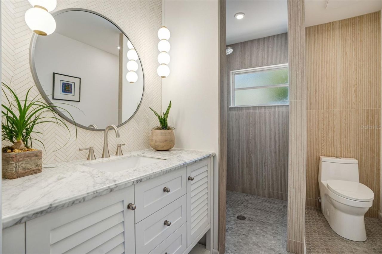 2482 Wisteria Street, Sarasota, FL 34239 Photo