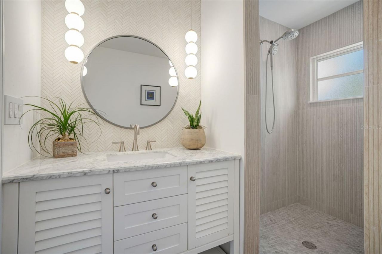 2482 Wisteria Street, Sarasota, FL 34239 Photo
