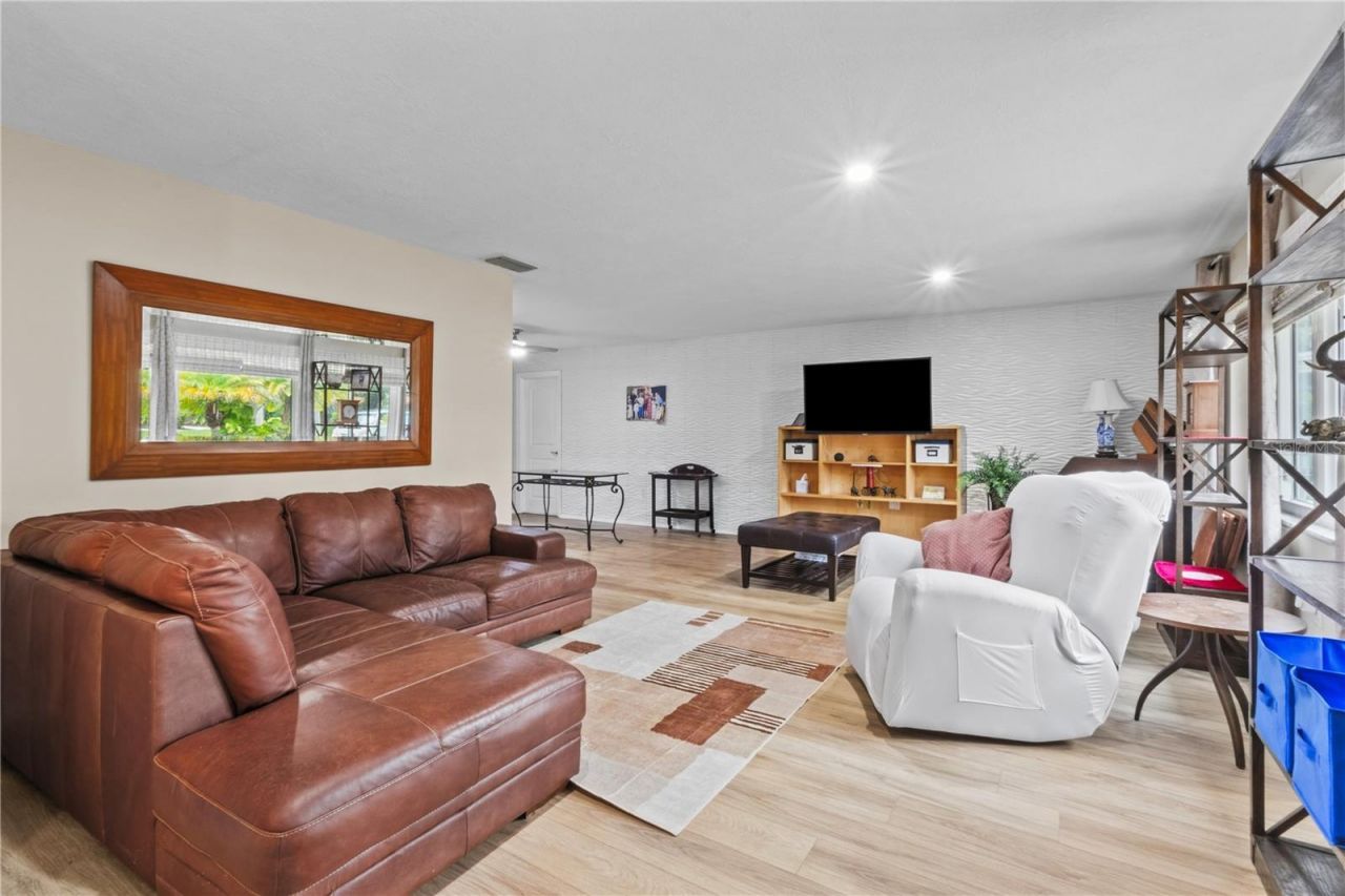 3614 Pembrook Drive, Sarasota, FL 34239 Photo