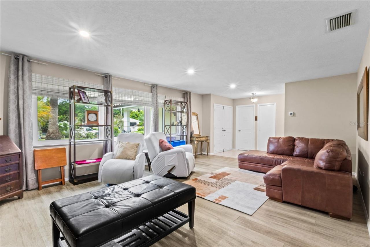 3614 Pembrook Drive, Sarasota, FL 34239 Photo