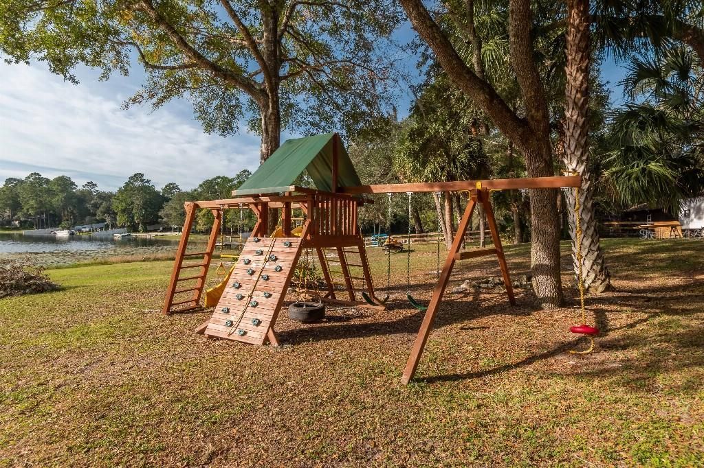 391 SE 165th Court Road , Silver Springs, FL 34488 Photo