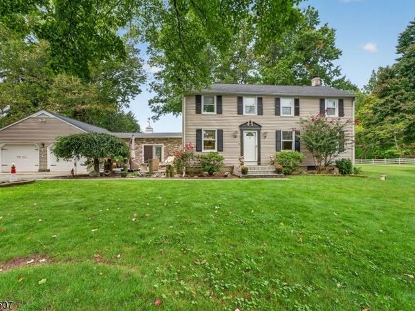 3 Galloping Hill Rd, Clinton, NJ 08833